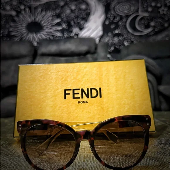 Fendi Sunglasses - Black and purple tortoise style 
❌70%OFF SALE❌ - Picture 6 of 14